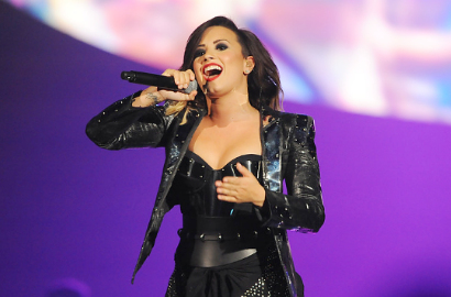 Demi Lovato Janjikan Konser Spektakuler di 'Demi World Tour'