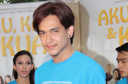 Adipati Dolken Terjun ke Sungai di 'Aku, Kau dan KUA'