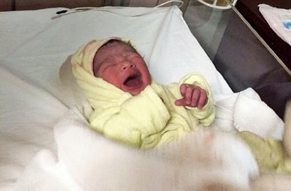 Lucunya Bayi Shireen dan Teuku Wisnu yang Baru Lahir
