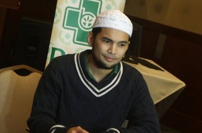 Teuku Wisnu Punya Alasan Tak Beri Adzan ke Bayinya