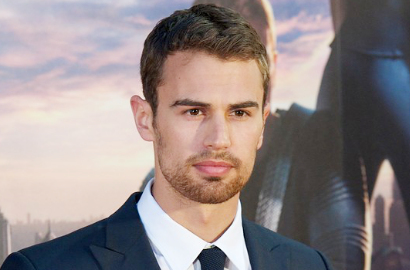 Theo James 'Divergent' Akan Bintangi Reboot 'Underworld'