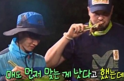 Tantangan Makan Daging Kelelawar- Kadal di 'Laws of the Jungle'
