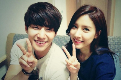 Foto Perdana Kim So Eun-Song Jae Rim Sebagai Suami Istri di 'WGM'