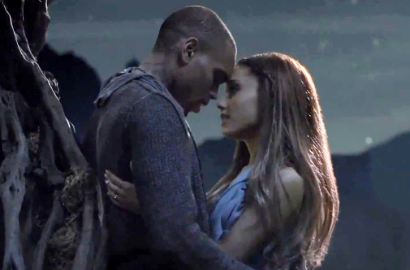 Chris Brown dan Ariana Grande Mesra di MV 'Don't Be Gone Too Long'