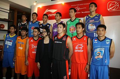 Oscar Lawalata Bangga Desain Jersey Pemain NBL Indonesia