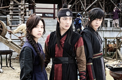 Jung Il Woo, Yunho, Goo Sung Hee Akhirnya Bersatu di Eps 13 'Night Watchman'