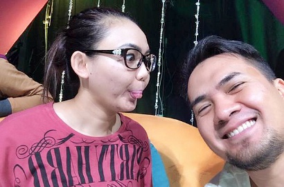 Saiful Jamil Nyaris Cium Bibir Rina Nose
