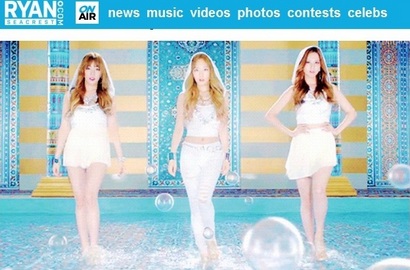 Ngefans Taetiseo, Ryan Seacrest Tulis Adegan Favorit di MV 'Holler'
