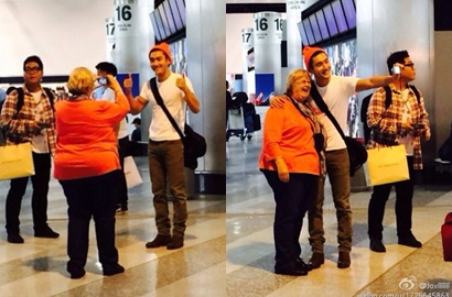 Siwon SuJu Berfoto dengan Fans Perempuan di Milan