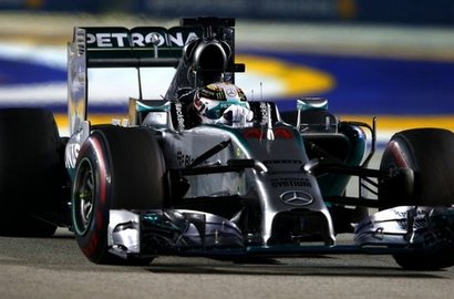 Lewis Hamilton Juarai GP Singapura
