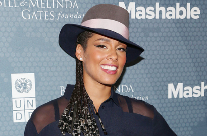 Alicia Keys Foto Telanjang Dukung Gerakan 'We Are Here'