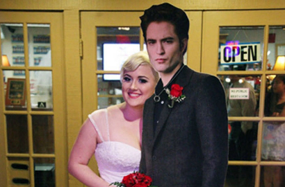 Fans 'Twilight' Nikahi Gambar Karton Robert Pattinson