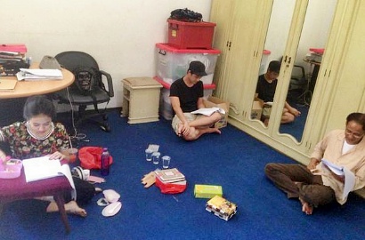 Laudya Cynthia Bella dan Morgan Serius Baca Naskah di 'Assalamualaikum Beijing'