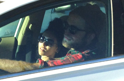 Robert Pattinson Kencan dengan FKA Twigs di Hollywood