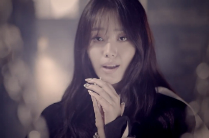 Ji Eun Secret Misterius di MV Solo 'Don't Look At Me Like That'