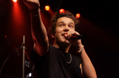 Austin Mahone Bawa Konser di Video Klip 'Secret'
