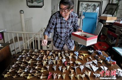 Pria Ini 60 Tahun Bikin 10 Ribu Origami Pesawat Terbang