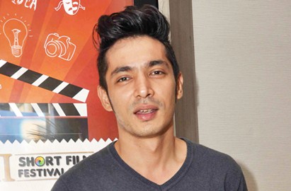 Abimana Aryasatya Tolak Nonton Film yang Dibintangi Sendiri