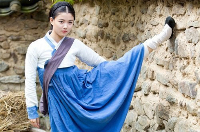 Kim Yoo Jung Tunjukkan Kelenturan Tubuh Saat Syuting 'Secret Door'