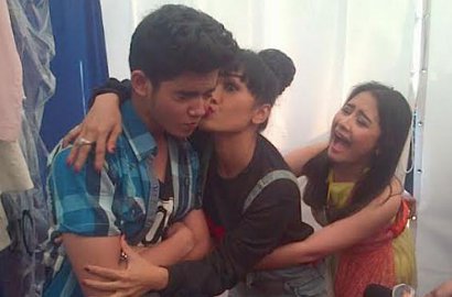 Aliando Tak Tergoda Walau Pernah Mencium dan Dicium Julia Perez