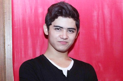 Terkenal Bikin Aliando Harus Pakai Masker Saat ke Mall