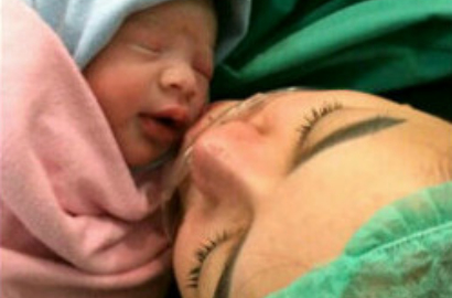 Nikita Mirzani Melahirkan Bayi Laki-Laki Secara Caesar