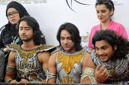 Shaheer Sheikh Bilang Cinta Bali Saat Diarak