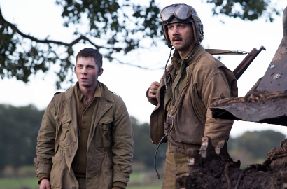Shia LaBeouf Sayat Wajah dengan Pisau dan Cabut Gigi Demi Peran di 'Fury'