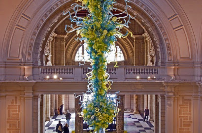 Kerennya Lampu Gantung Raksasa di Museum London