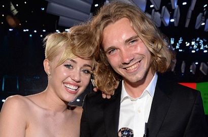 'Teman Kencan' Miley Cyrus di MTV VMA Kini Dipenjara