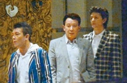 Ayah Edison Chen Punya Cowok Baru?
