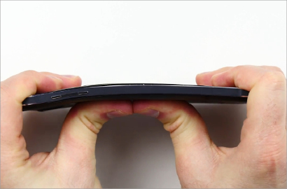 Saingan dengan iPhone 6, Samsung Galaxy Note 4 Juga Mudah Melengkung?