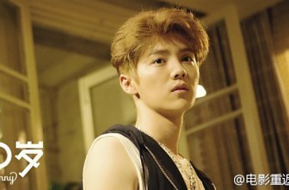 Luhan Pose Sebagai Anak Band di Poster Debut Film 'Mid-Twenties'