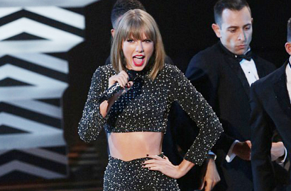 Fans Kritik Vokal Taylor Swift Bawakan 'Shake it Off' di 'X Factor'