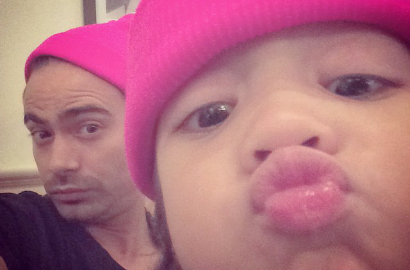 Ashraf Sinclair Foto Selfie Bareng Anak