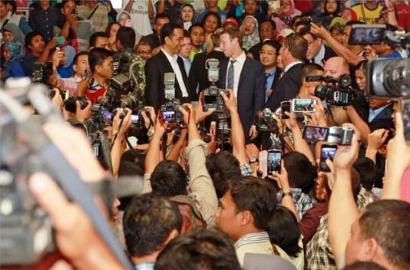 Mark Zuckerberg Tulis Status Tentang Blusukan di Facebook