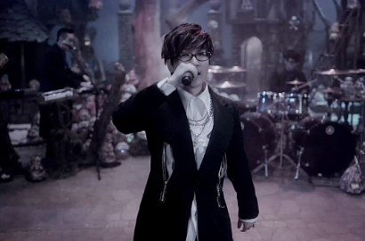 Seo Taiji Ngerock di MV 'Christmalo.win' Versi Band