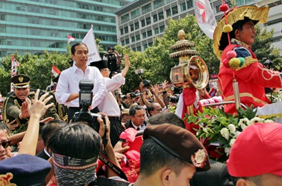 Kirab Budaya Giring Jokowi-JK ke Istana