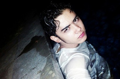 Aliando Ajak Fans Berenang Bareng