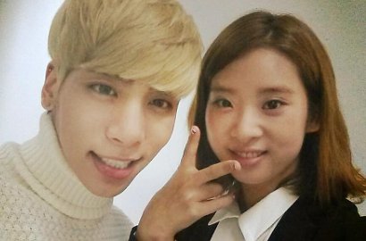 Jonghyun Pamer Foto Selca Bareng Kakak Cantik