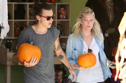 Harry Styles dan Erin Foster Tak Serius Berkencan