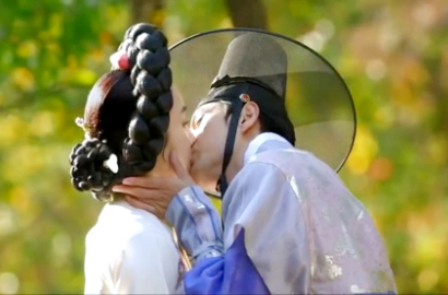 Lee Jin Wook Cium Seo Hyun Jin di Eps 11 'Three Musketeers'