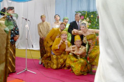 Siaran Pernikahan Raffi-Nagita Jadi Tema 'Mak Ijah Pengen ke Mekah'