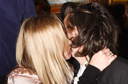 Beredar Foto Harry Styles dan Kate Moss Ciuman