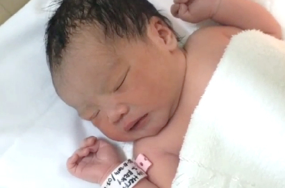 Ricky Harun Sambut Kelahiran Anak Pertama