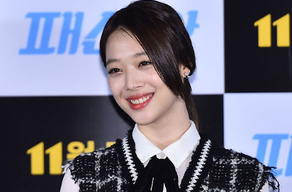 Hadir di Jumpa Pers 'Fashion King', Hashtag 'WelcomeBackSulli' Jadi Trending