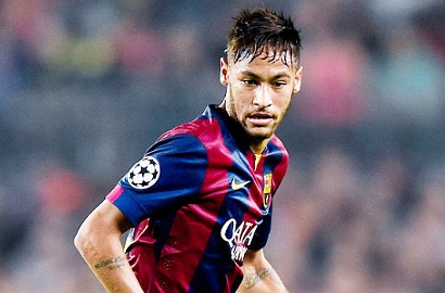 Fans Wanita Nekat Nyaris Ditabrak Mobil Neymar