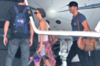 Paska Putus, Jennifer Lawrence Kepergok Berada di Rumah Chris Martin