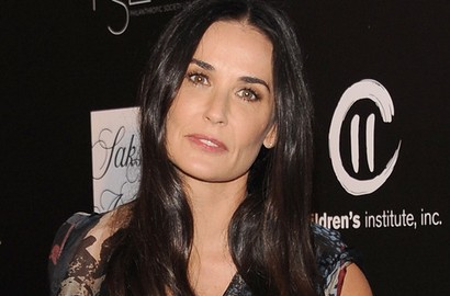 Terobsesi dengan Bayi Ashton Kutcher, Demi Moore 'Teror' Mila Kunis?