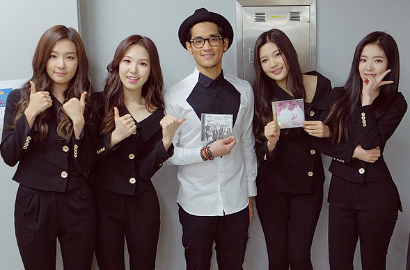 Selain Henry, Afgan Juga Foto Bareng Red Velvet